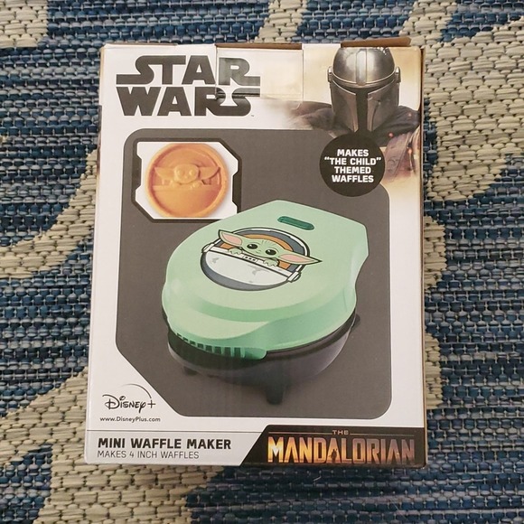 Star Wars mini waffle maker, NIB, never used - Picture 3 of 4